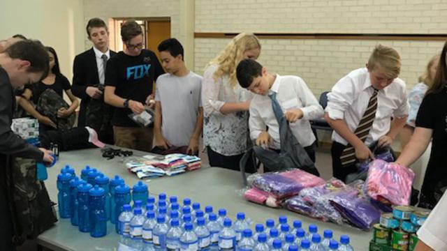 Тысячи людей отмечают Рождество Христово уникальным служением