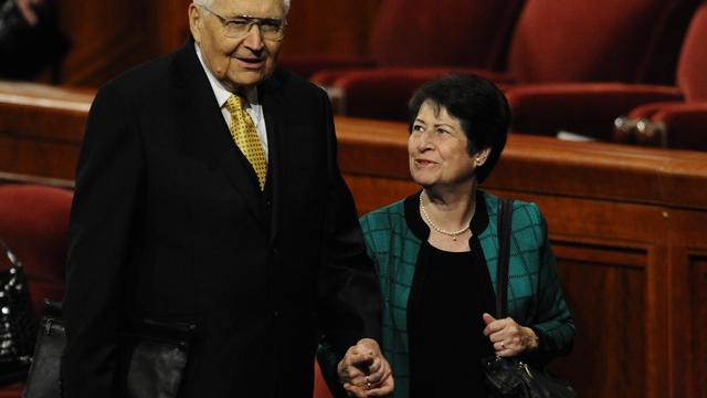 L-Tom-Perry-newsbio-GC-Oct-2010-with-wife.JPG