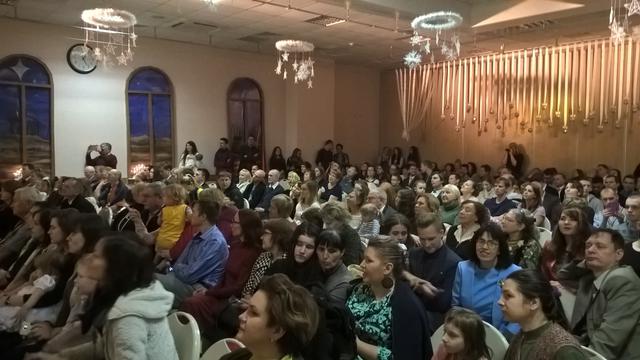 Члены Церкви Санкт-Петербургского кола провели Рождественский вечер.