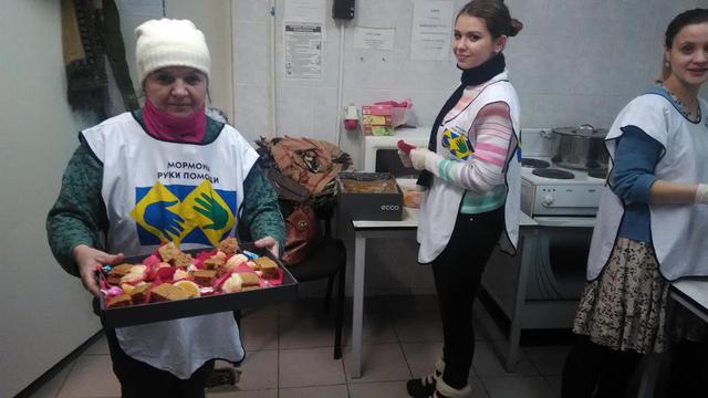 Тысячи людей отмечают Рождество Христово уникальным служением