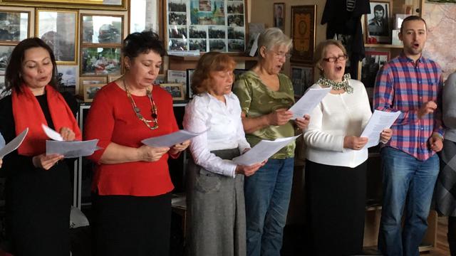 Прихожане Церкви Иисуса Христа Святых последних дней (мормоны) празднуют Масленицу вместе с матерями погибших в Афганистане солдат