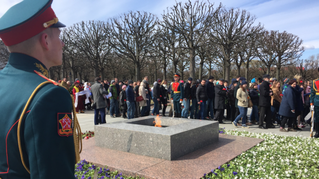 Мормоны Санкт-Петербурга приняли участие в возложении венков на Пискаревском кладбище
